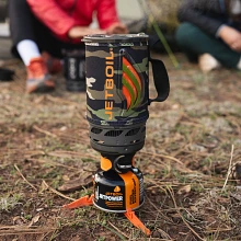 Fully heated Jetboil Flash 1.0L cooking system in Dark Camo