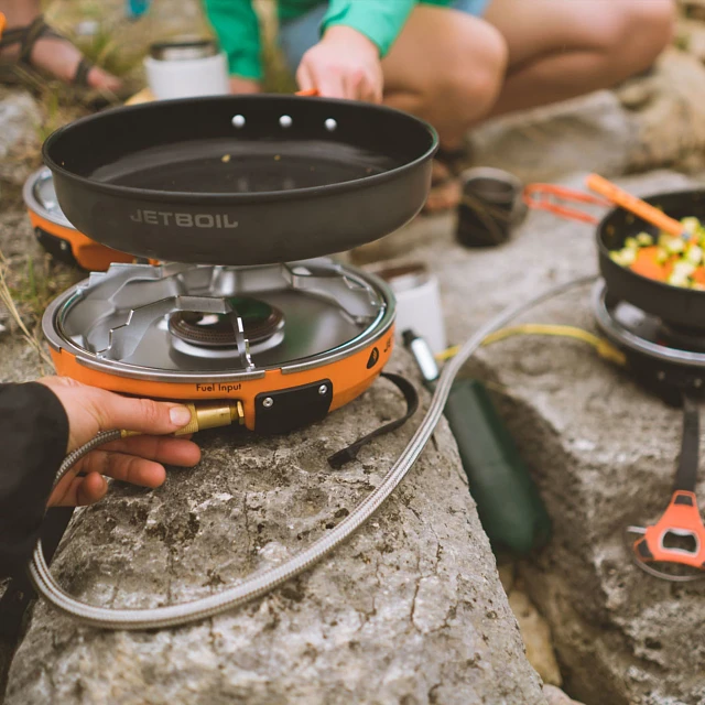 Connecting the JetLink Hose to the Jetboil HalfGen Stove