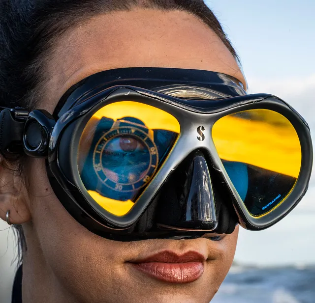 Spectra Mini Dive Mask, Silver, w/ Mirrored Lens  - Diver looking at Dive Computer