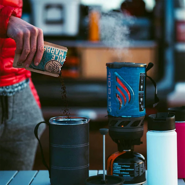 Making Hikers Brew Mile Marker Trail Coffee with the Flash Cooking System