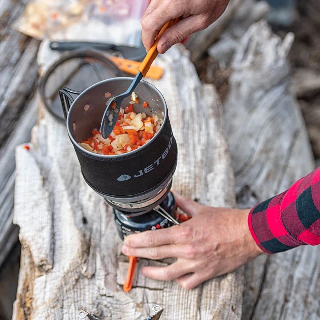 Close up on cooking in the MiniMo Cooking System