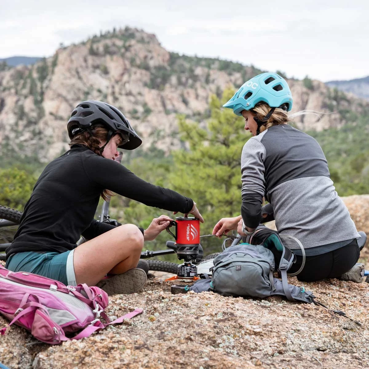 Women climbers using the MicroMo Cooking System