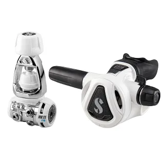 MK11 EVO first stage and C370 second stage dive regulator set in white.