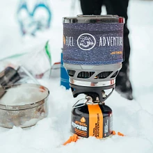 Assembled MiniMo Cooking System with JetPower fuel in snow