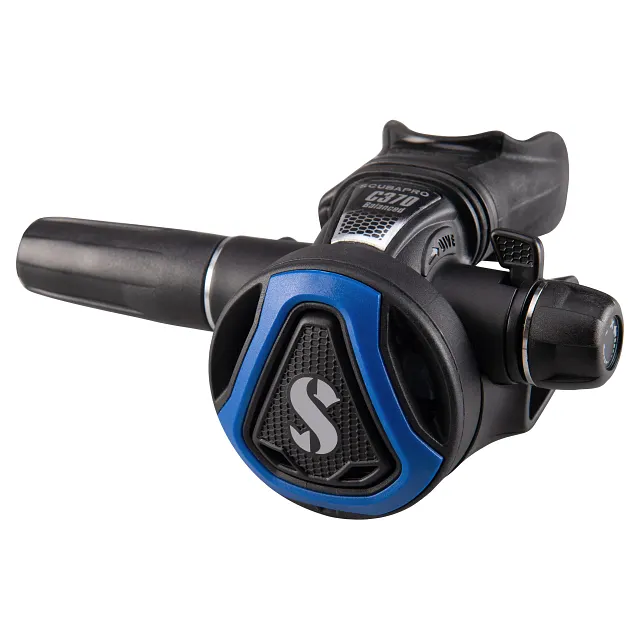 C370‑Tauchatemregler mit blauem Farbrahmen auf weißem Hintergrund.