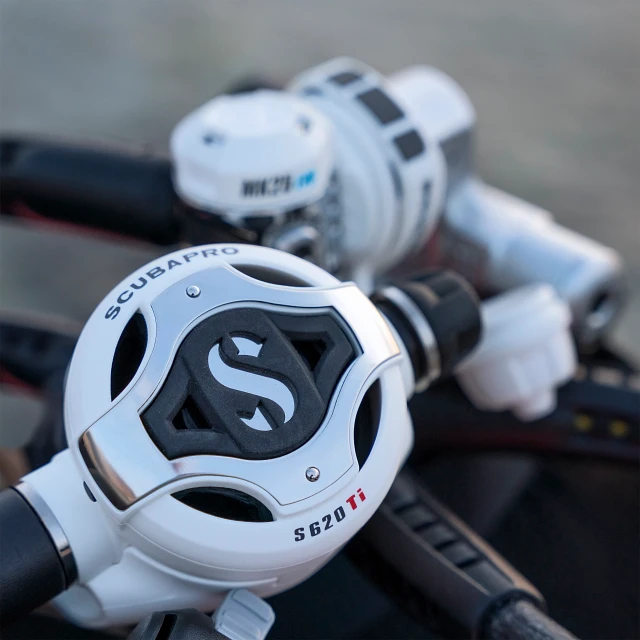 MK25 EVO/S620 Ti White Dive Regulator System - SCUBAPRO MK25 EVO/S620 Ti White Dive Regulator System - SCUBAPRO