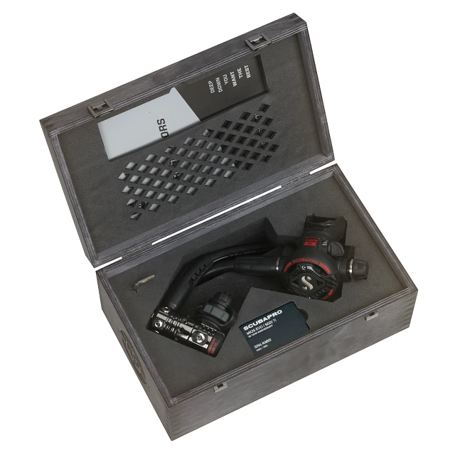 MK25 EVO DIN 300/S620 Ti Carbon BT Diving Regulator System MK25 EVO DIN 300/S620 Ti Carbon BT Diving Regulator System