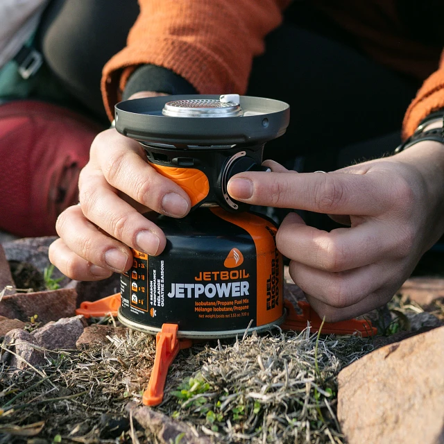 Adjusting heat control knob on the Jetboil Flash 1.0L Cooking System Stove