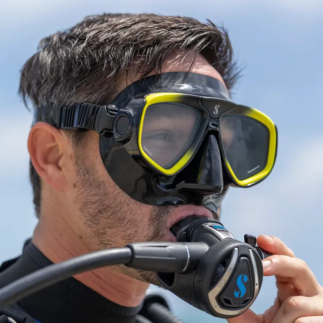 Zoom Dive Mask & C370 Dive Regulator