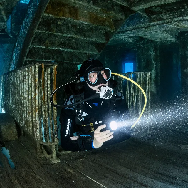 MK25 EVO/S620 Ti White Dive Regulator System - Scuba Diver Exploring a Shipwreck