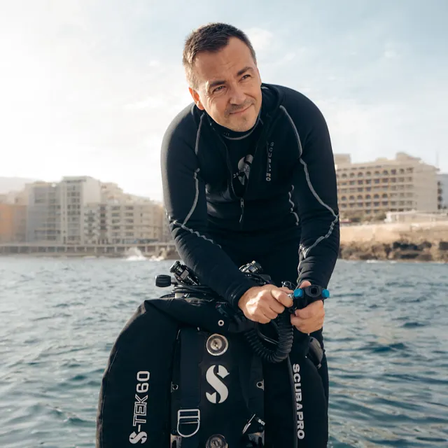 K2 Midweight Top Undergarment, Men - Prepping Gear to Scuba Dive