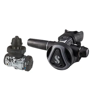 MK17 EVO 2 DIN 300 first stage and C370 second stage dive regulator set in black and graphite.